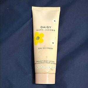 Marc Jacobs Daisy Eau So Fresh Body Lotion - Cream and Yellow